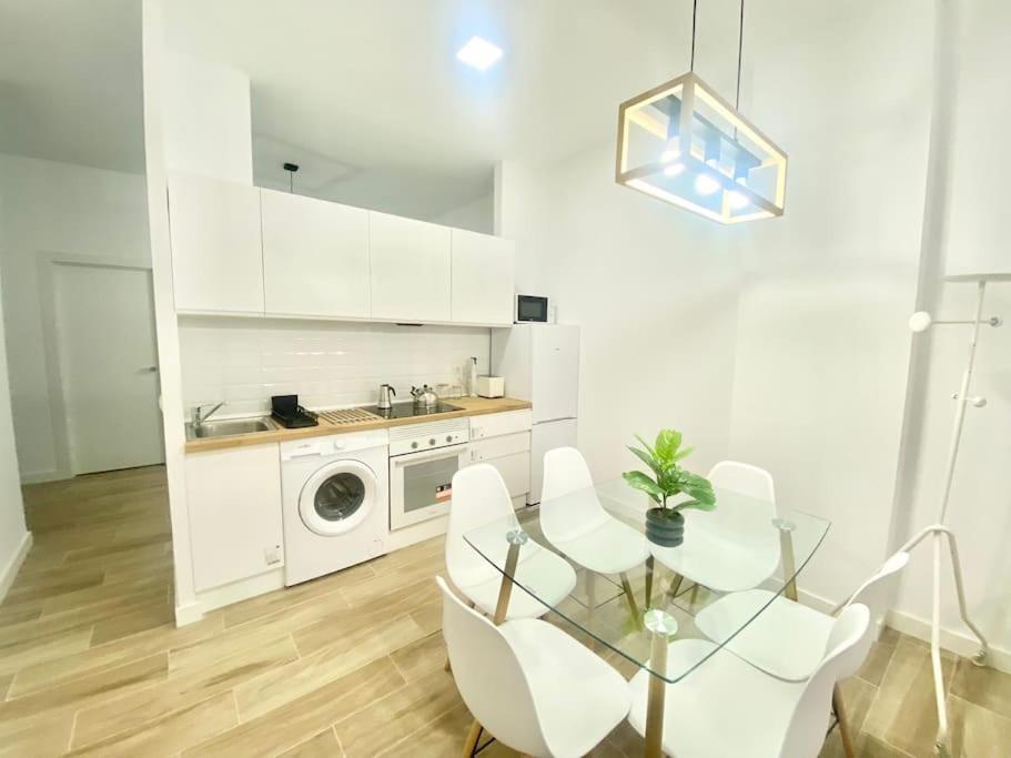 Puente Praga Aparment Leilighet Madrid Eksteriør bilde